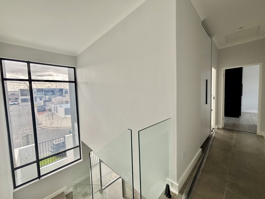 To Let 4 Bedroom Property for Rent in Sandown Western Cape